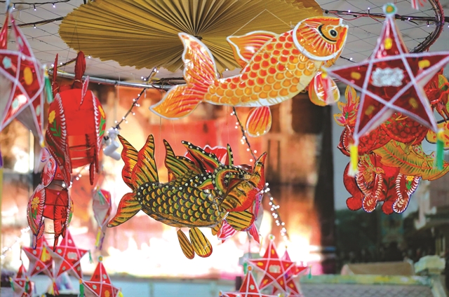 Mid-Autumn Festival atmosphere overwhelms everywhere